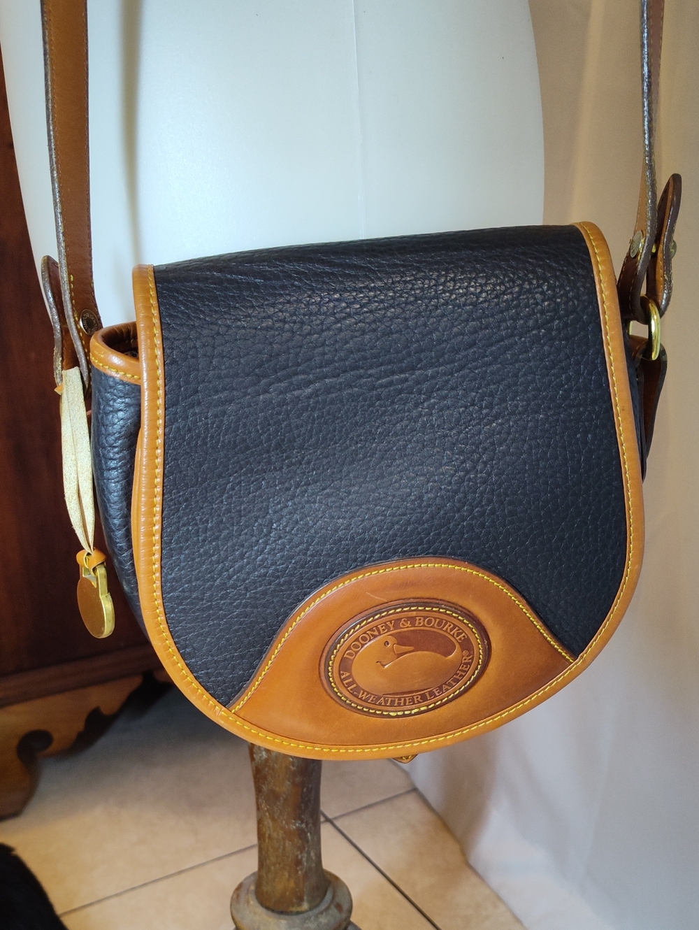 1985-1998 Dooney & Bourke Black Pebbled Leather Crossbody Side Saddle Tan Trim